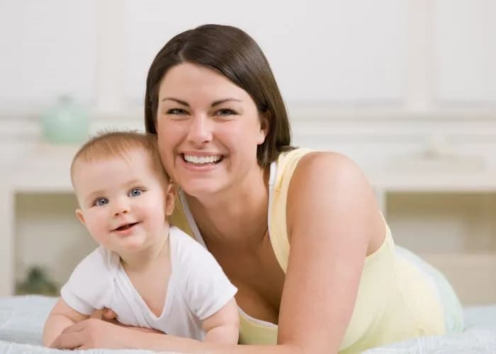 Jak zatrudnić nianię legalnie i uniknąć kosztownych błędów