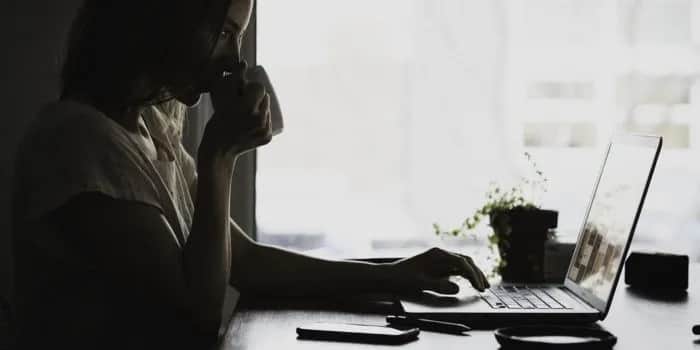 Pracownikowi przysługuje w każdej dobie prawo do co najmniej 11 godzin odpoczynku