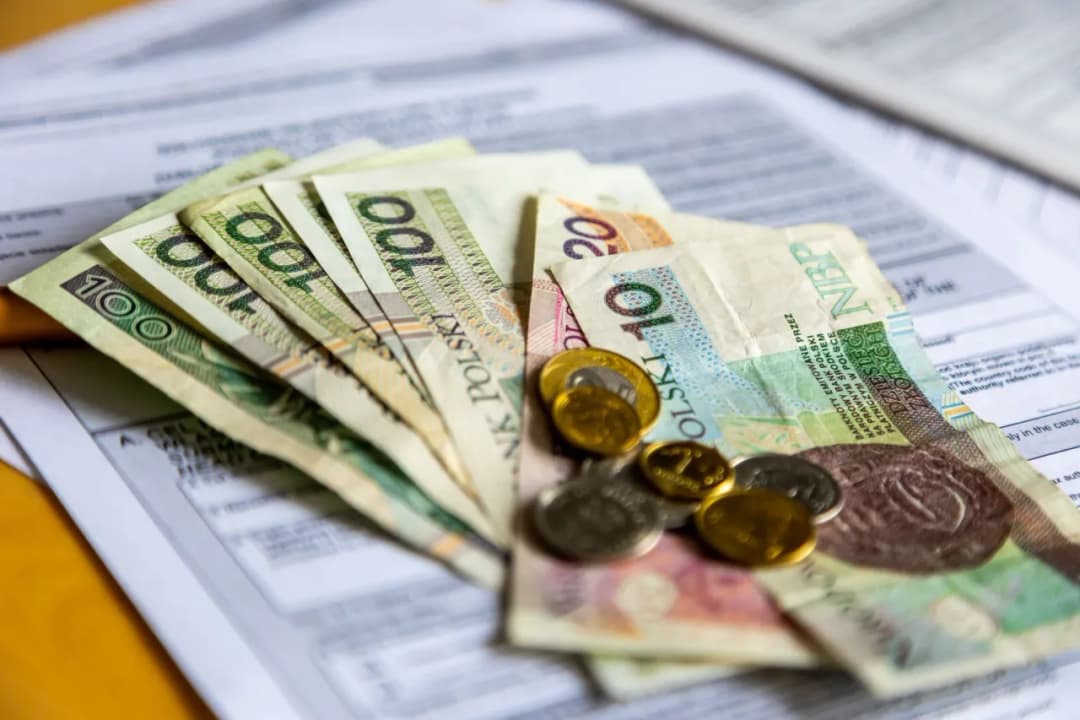 Ile zarabia pracownik do 26 roku życia? Zaskakujące różnice w wynagrodzeniach