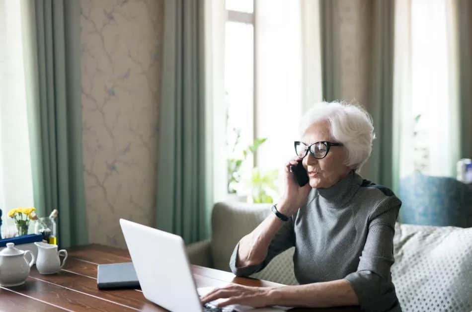 Jak zwolnić emeryta zatrudnionego na czas nieokreślony bez ryzyka?