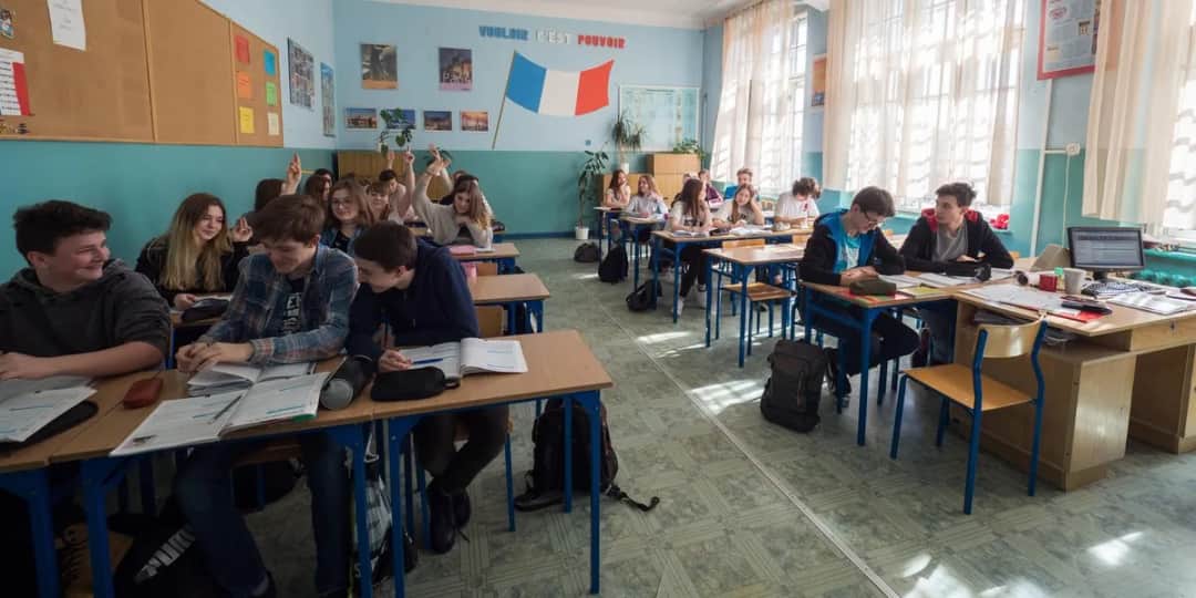 Jakie szkoły wliczają się do stażu pracy? Sprawdź, by nie stracić czasu